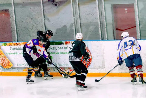 HK KAZANOVA vs DVL