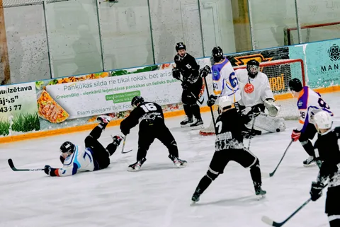 HK KAZANOVA vs DVL
