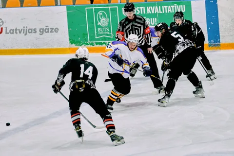 HK KAZANOVA vs DVL
