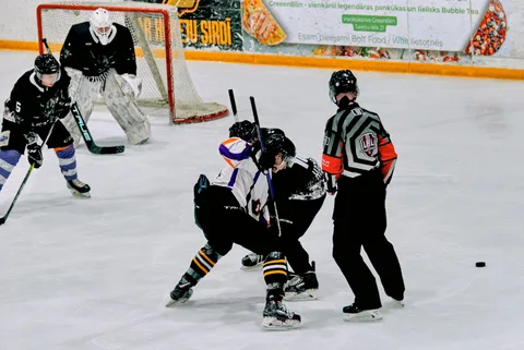 HK KAZANOVA vs DVL