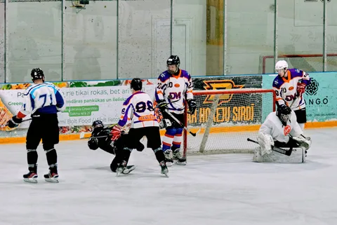 HK KAZANOVA vs DVL