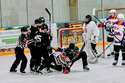 HK KAZANOVA vs DVL