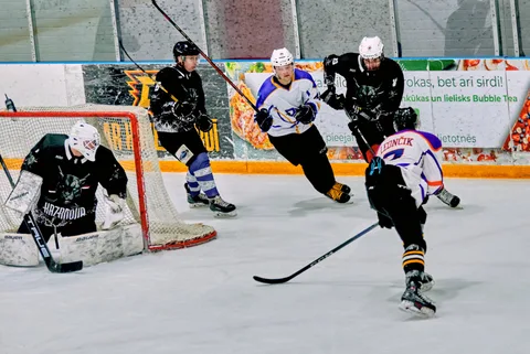 HK KAZANOVA vs DVL