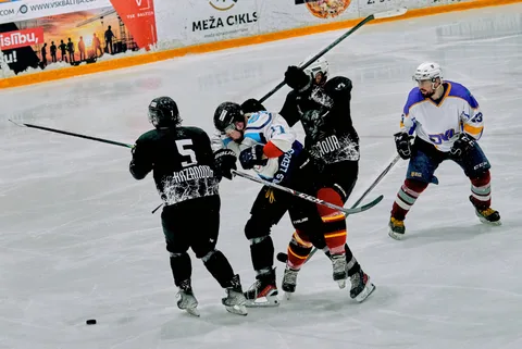 HK KAZANOVA vs DVL