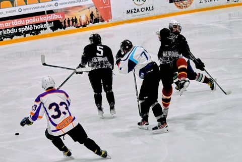 HK KAZANOVA vs DVL
