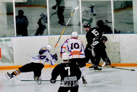 HK KAZANOVA vs DVL