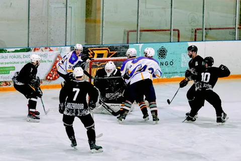 HK KAZANOVA vs DVL