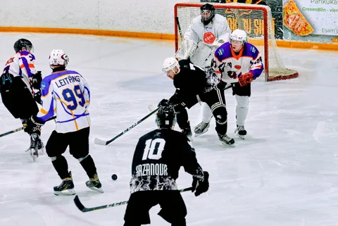 HK KAZANOVA vs DVL