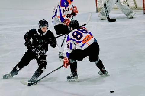 HK KAZANOVA vs DVL