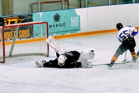 HK KAZANOVA vs DVL