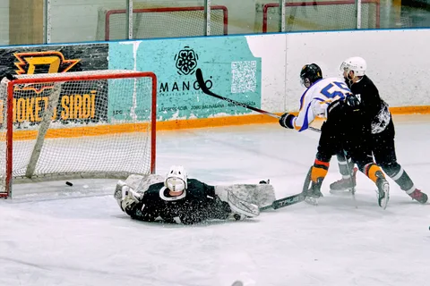 HK KAZANOVA vs DVL