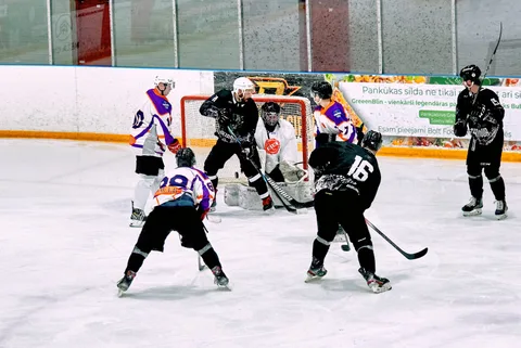 HK KAZANOVA vs DVL