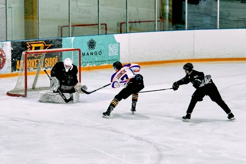 HK KAZANOVA vs DVL
