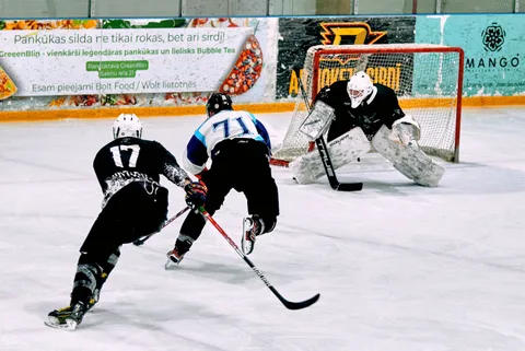 HK KAZANOVA vs DVL