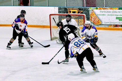 HK KAZANOVA vs DVL