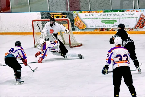 HK KAZANOVA vs DVL