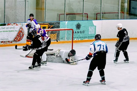 HK KAZANOVA vs DVL