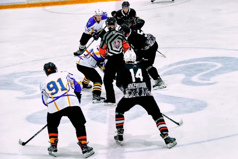 HK KAZANOVA vs DVL