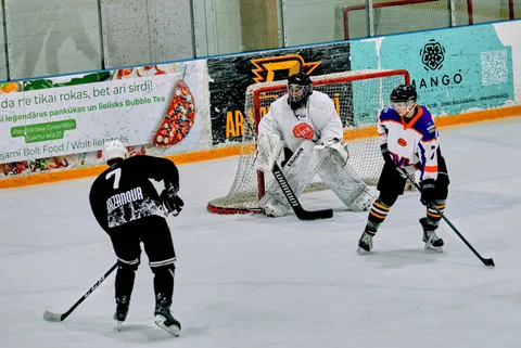 HK KAZANOVA vs DVL