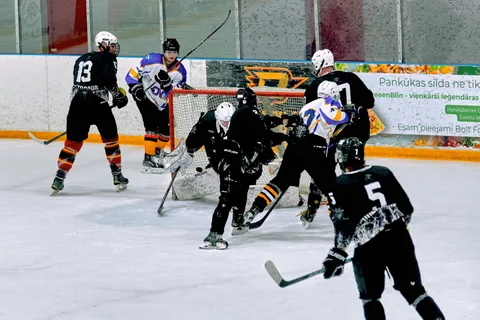 HK KAZANOVA vs DVL
