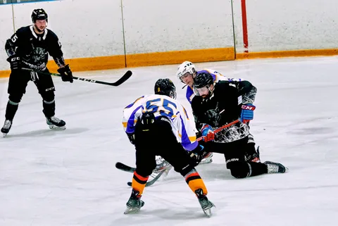 HK KAZANOVA vs DVL